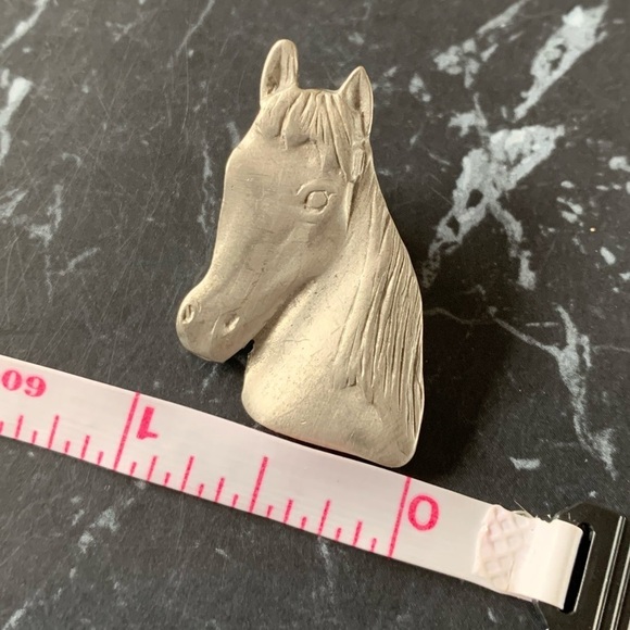 VINTAGE LCD Pewter Canada Horse Head Pin Brooch - Picture 5 of 5